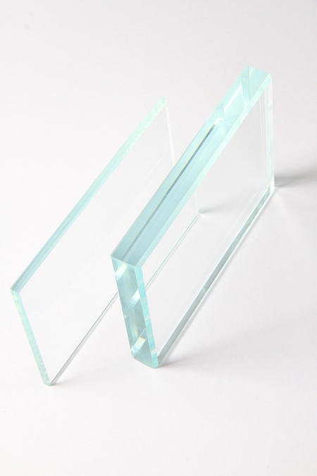 Low-iron-glass